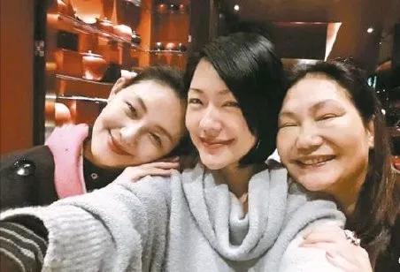 S妈称担心小S走不出来，这背后的原因引人关注！

原来，S妈黄春梅为支持孙女，她