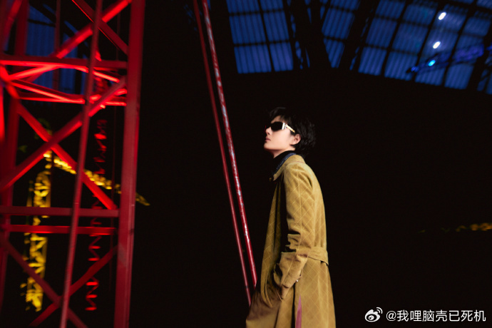 王一博灵动感王一博领略自然色彩与丰富肌理的设计之美 王一博灵动感，跟着王一博领略