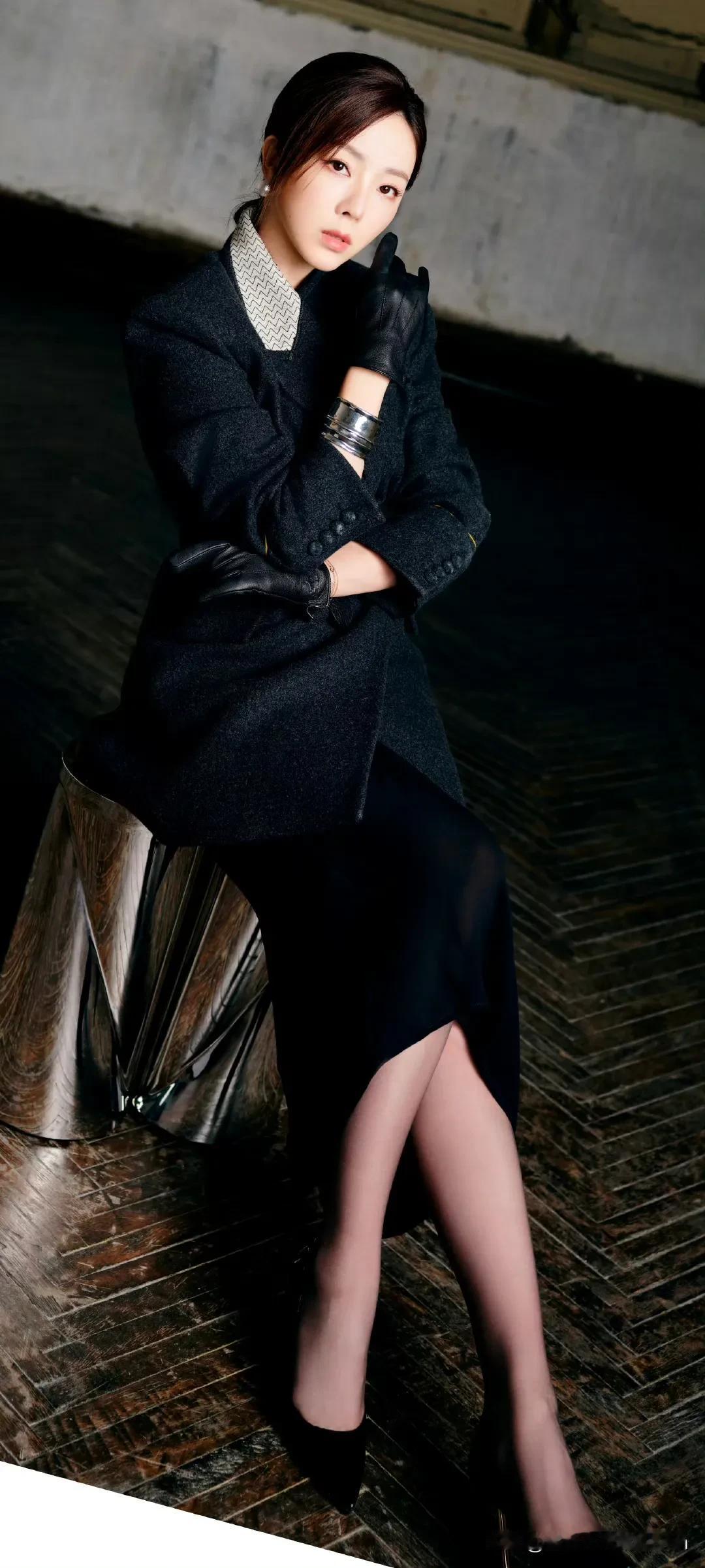 李思思冷艳黑衣女郎，都市风尚指南