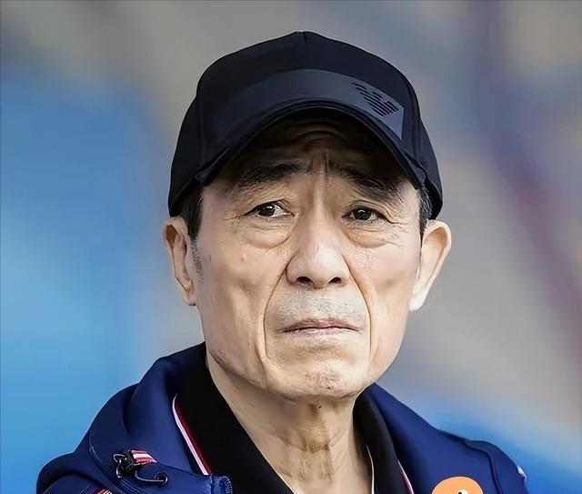 3月22日深夜，国师级导演张艺谋，连夜冲上了热搜。原因是这位大导演居然被扒出在公