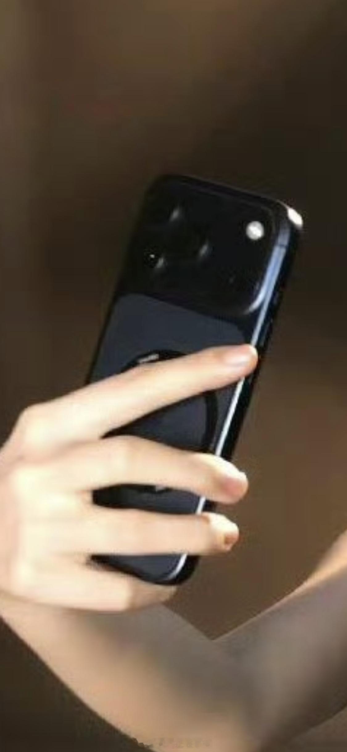 黑色iPhone 18 Pro Max还挺好看的！ ​​​