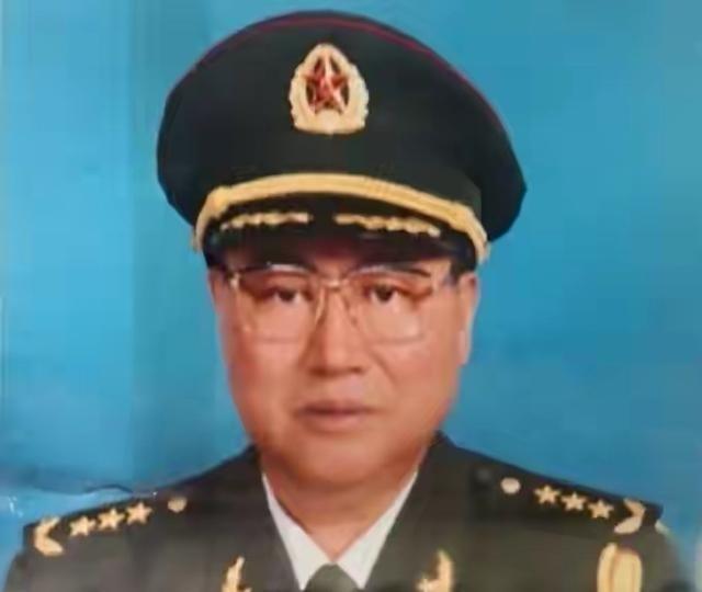 从未参加过战争，从未当过军事主官，1960年至1981年，他先后在驻东德、西德大