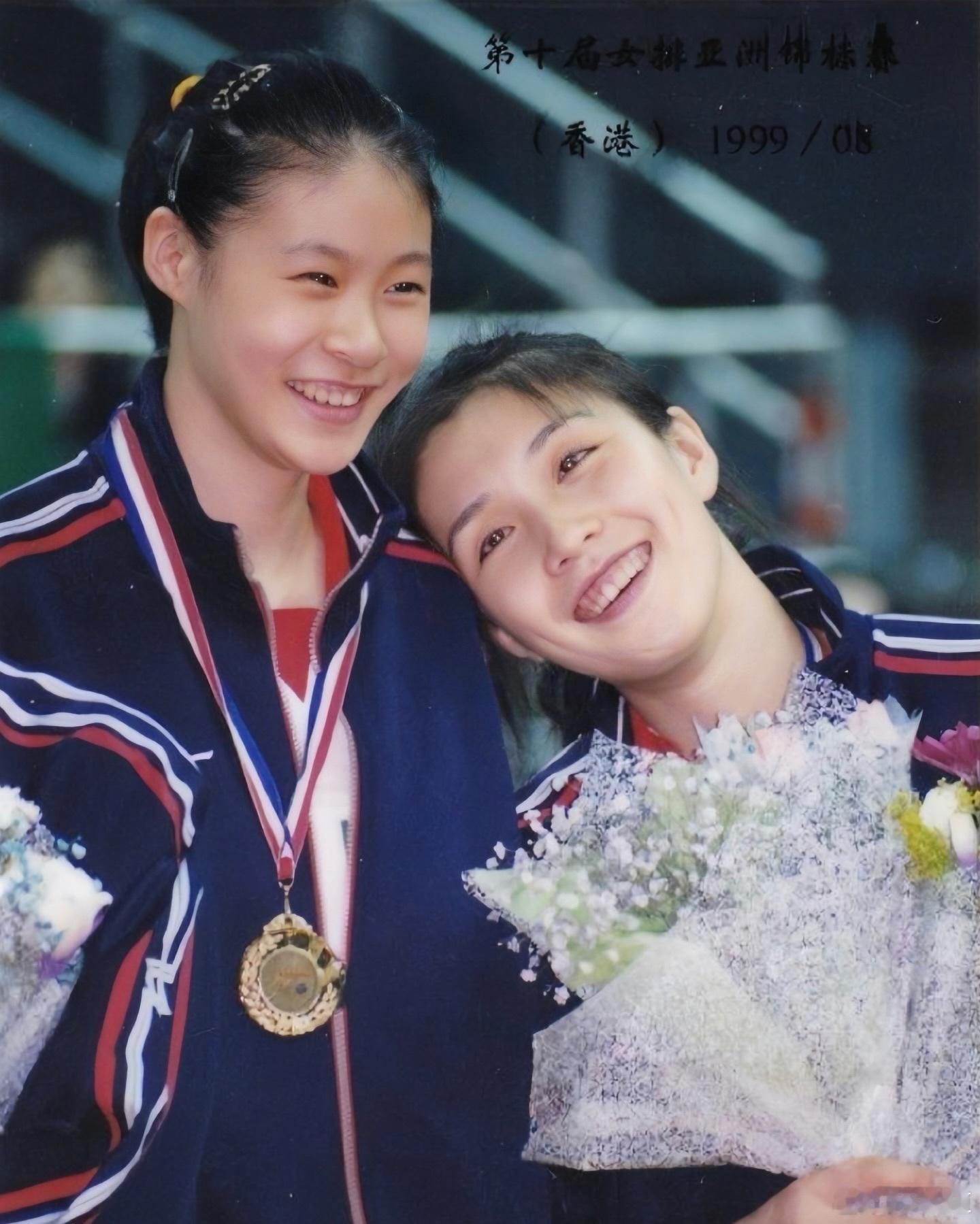 中国女排赵蕊蕊27年前，刚进国家队的17岁天才副攻与队长在赛场并肩作战💭；27