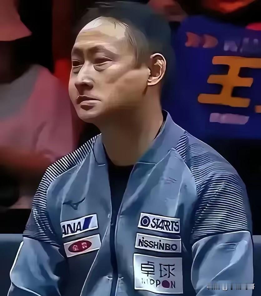 张本宇现在估计肠子都悔青了！

他后悔的不是儿女输球，也不是训练计划失利，而是自