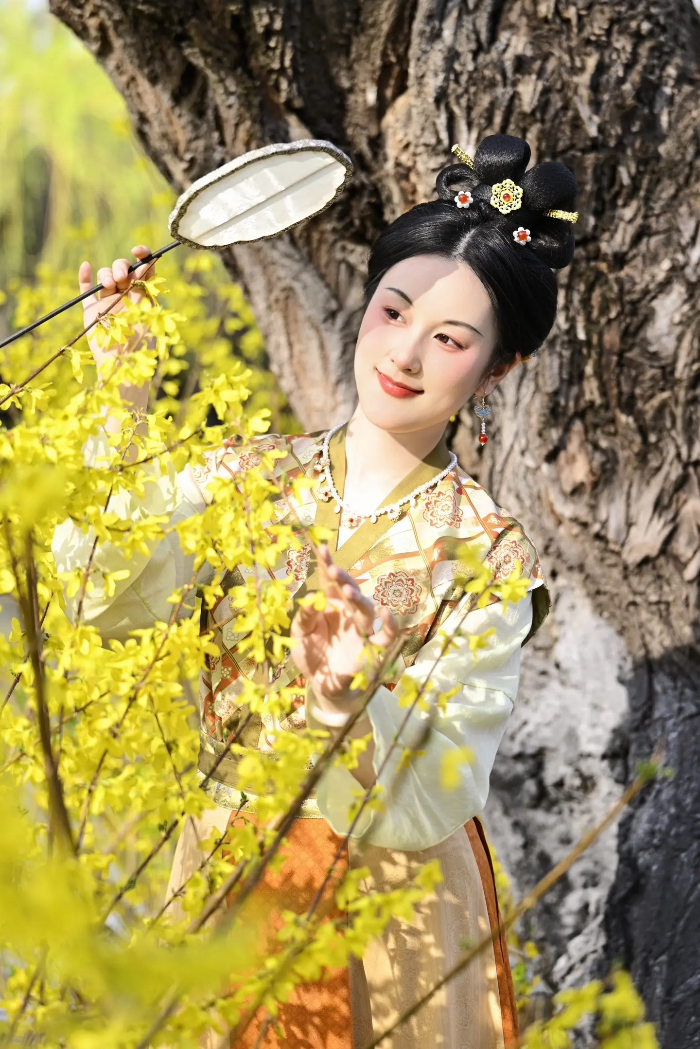 看春光咿呀咿呀摇摇晃～