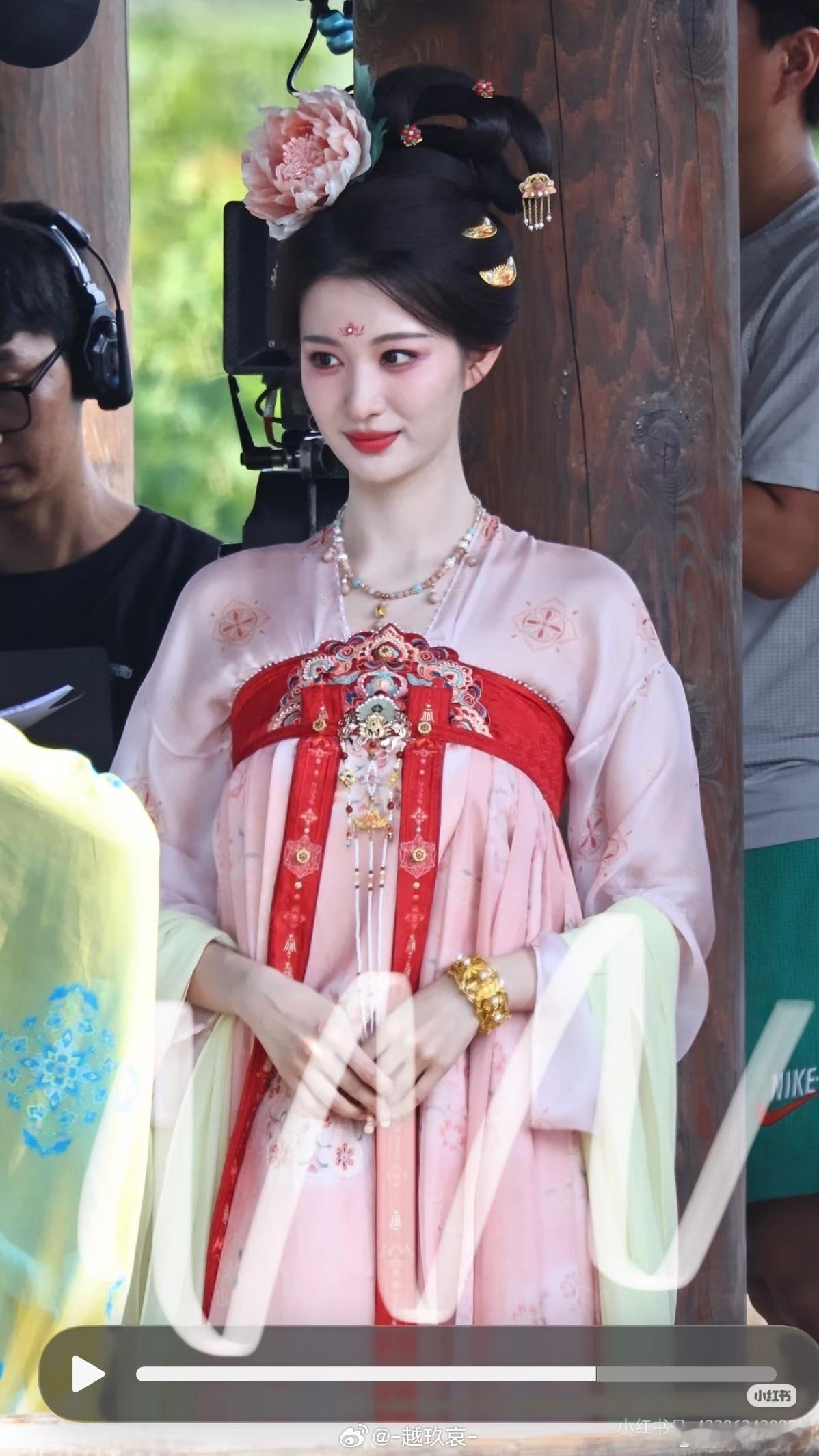 王楚然这部剧的造型和鞠婧祎好像，大家觉得谁秒了？ 