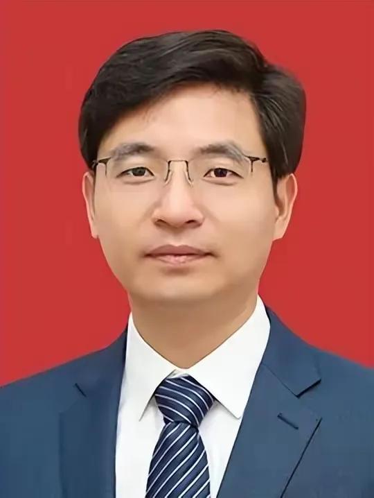 苏州大学新校长如此年轻，他是靠什么成功的？

长江后浪推前浪，江山代有才人出。
