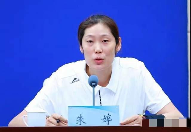 朱婷已回国，参加河南省女子排球城市联赛推广，并被聘为形象大使。
在问及是否回归国