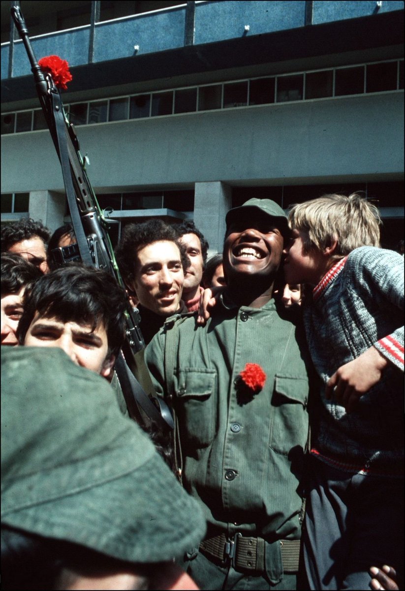 🔥1974年4月25日，葡萄牙共产党人、人民和底层革命爱国军人钉紧了萨拉查法西