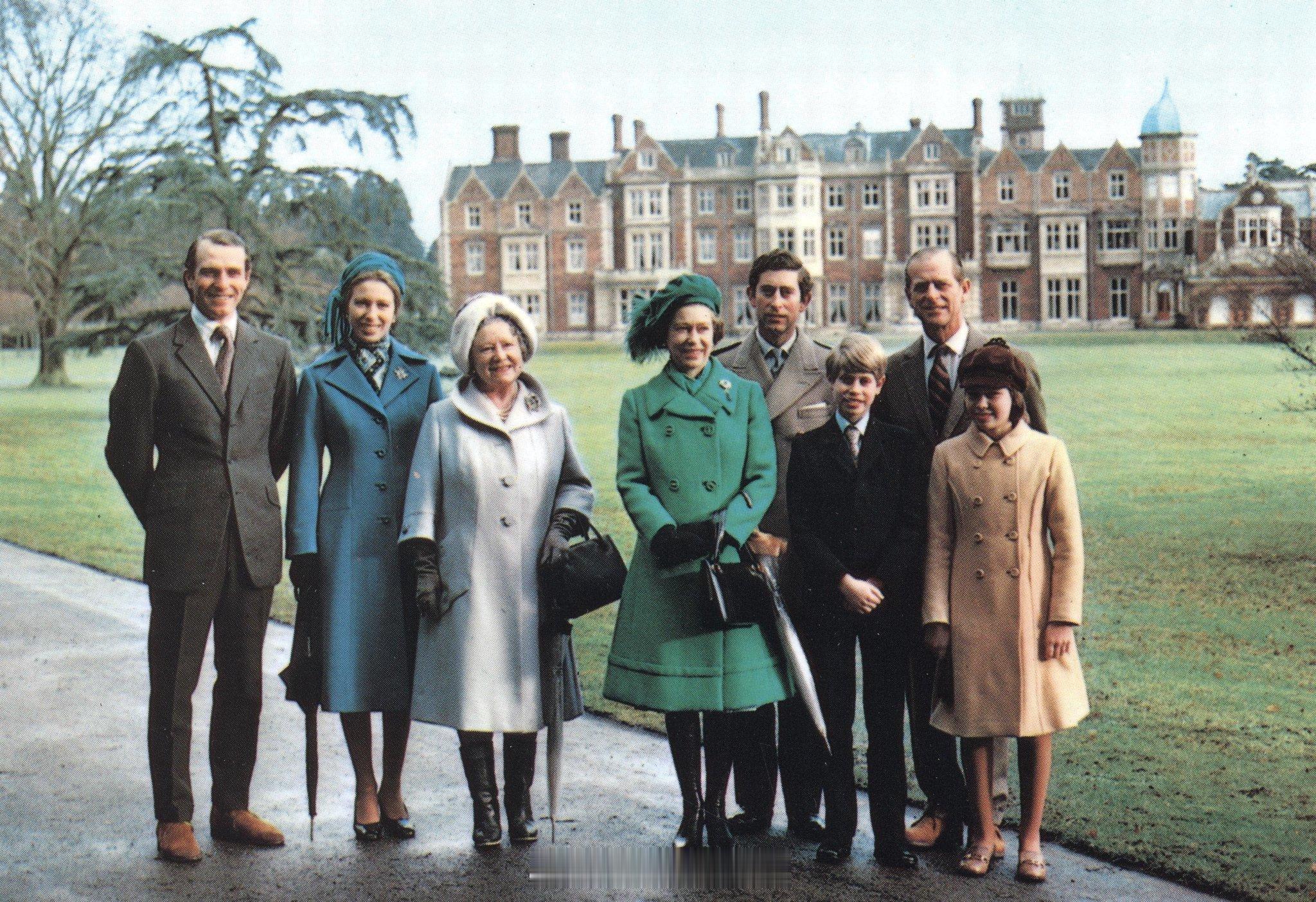 英国王室[超话]  1974年7月15日，伊丽莎白二世女王、爱丁堡公爵菲利普亲王