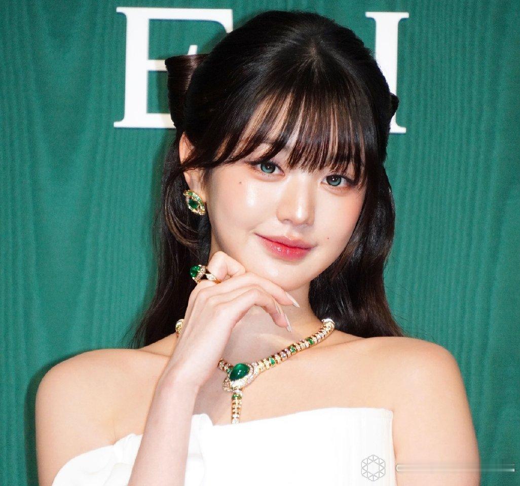 张元英绿色美瞳张元英灵蛇美人 张元英绿色美瞳，灵蛇小圆 ​​​