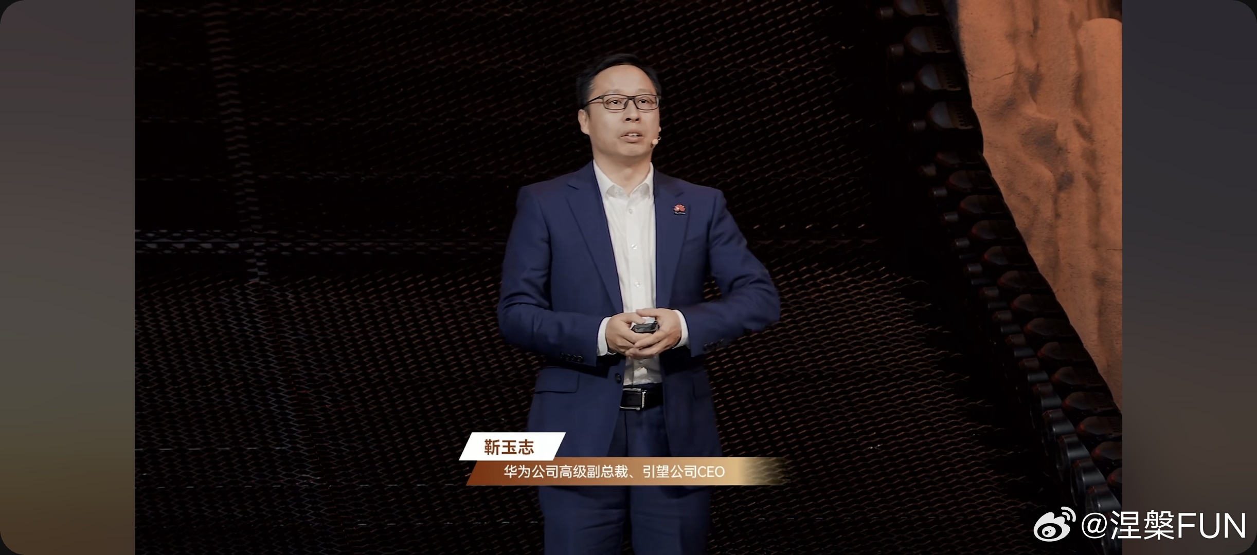 华为乾崑助力全新猛士M817上市 华为引望公司CEO靳玉志也来到发布会现场，我今