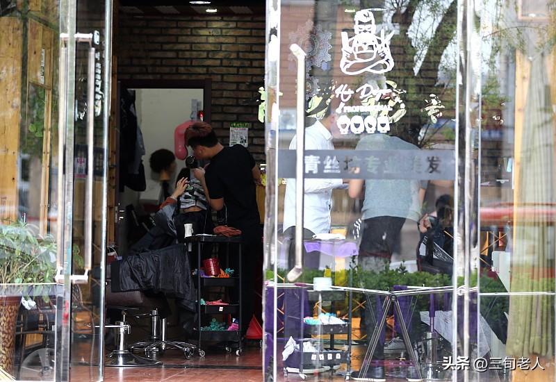 朋友们，你们所在城市理发都什么价位
现在理发的价格也太离谱了吧
一个四五线的城市