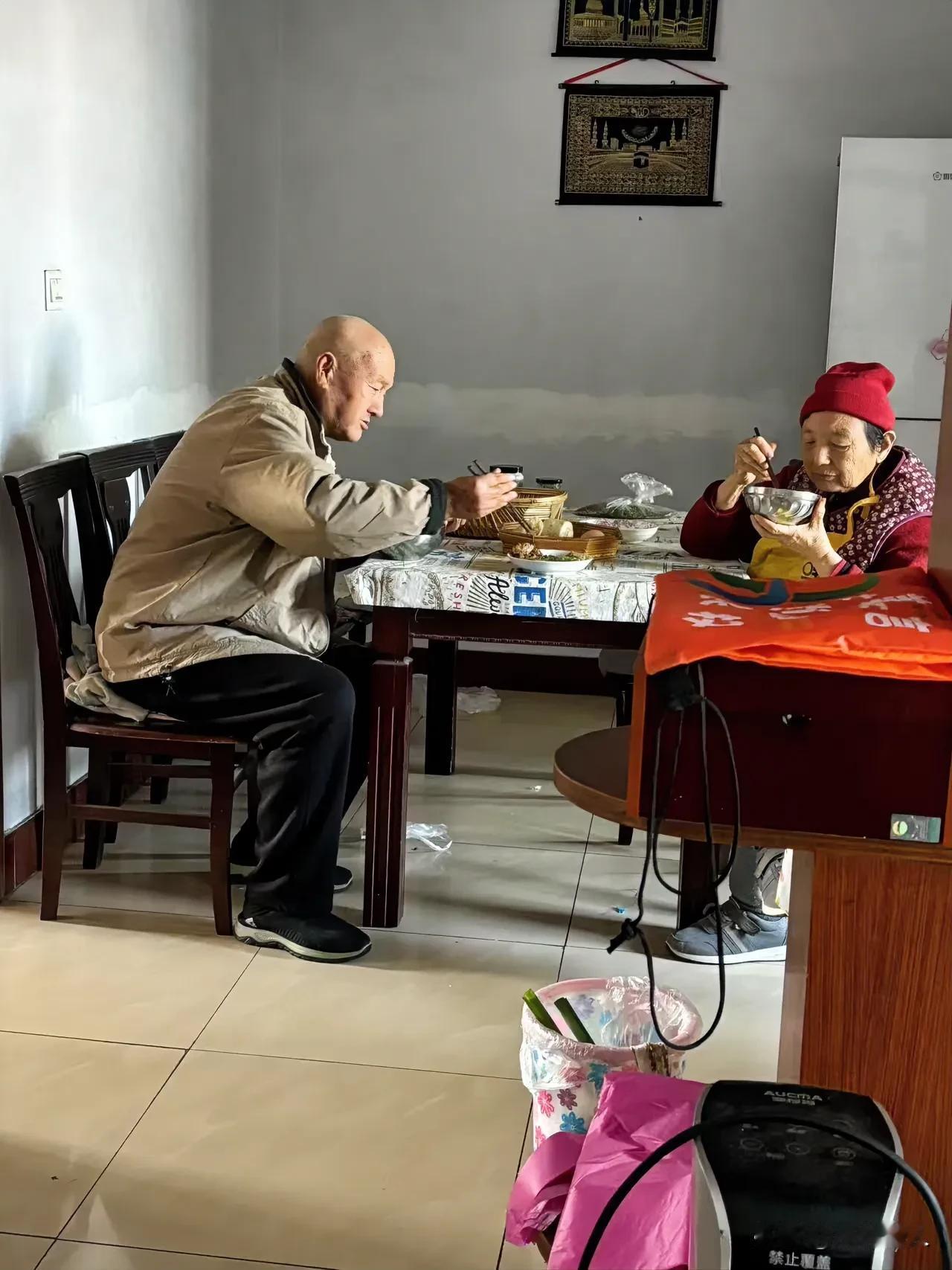 我的人生目标与愿望，其实挺简单：

1、让爹妈吃过的苦，我重新吃一遍。
2、让爹