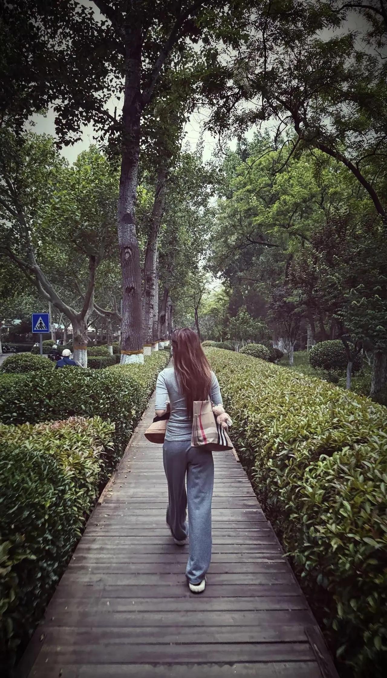 老话说得真对：心情愉悦是大补，情绪低落是大伤，人到中年才算彻底活明白身上大半的不