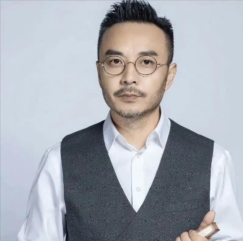 汪涵终于出来发声了，有意思的是，他凌晨1点半出来发微博，这个时间段大家都睡觉了，