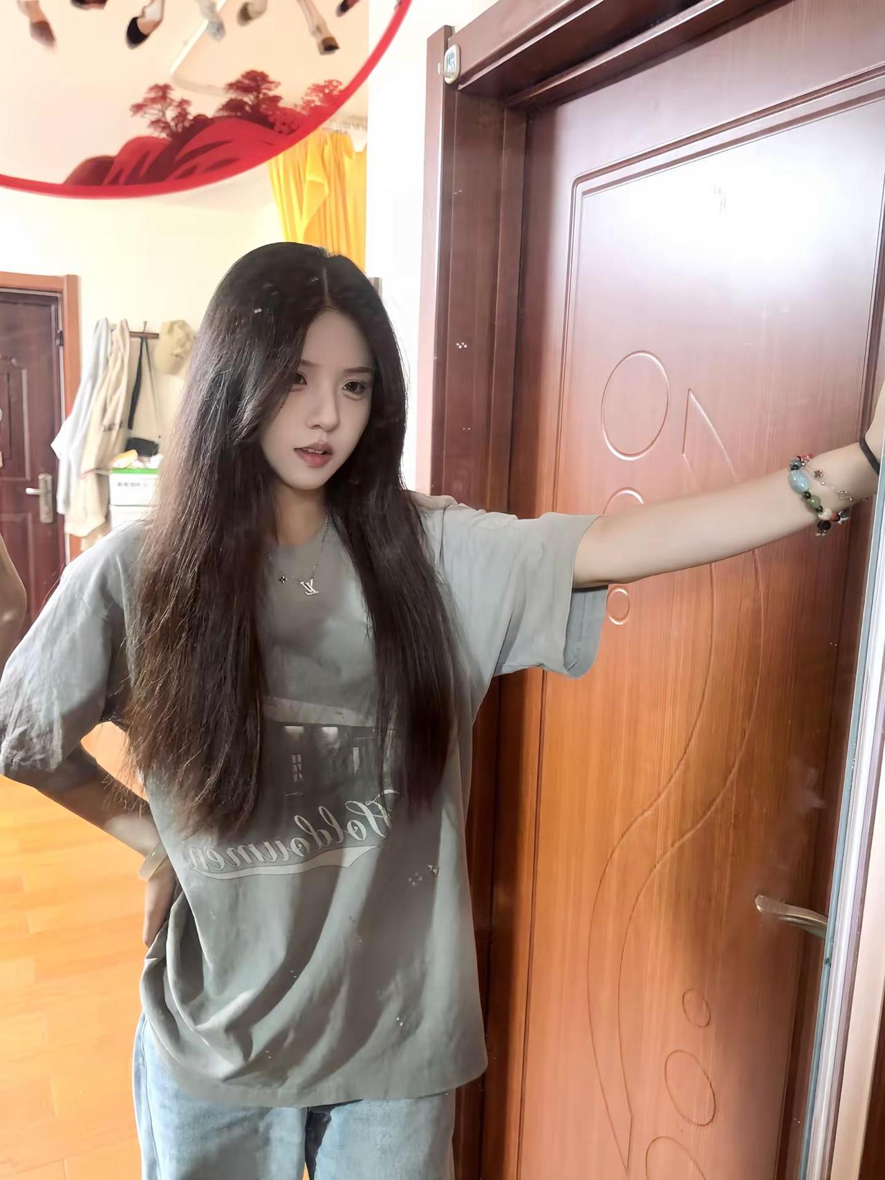 She wanna say 她有点过于冷漠需要点 energy