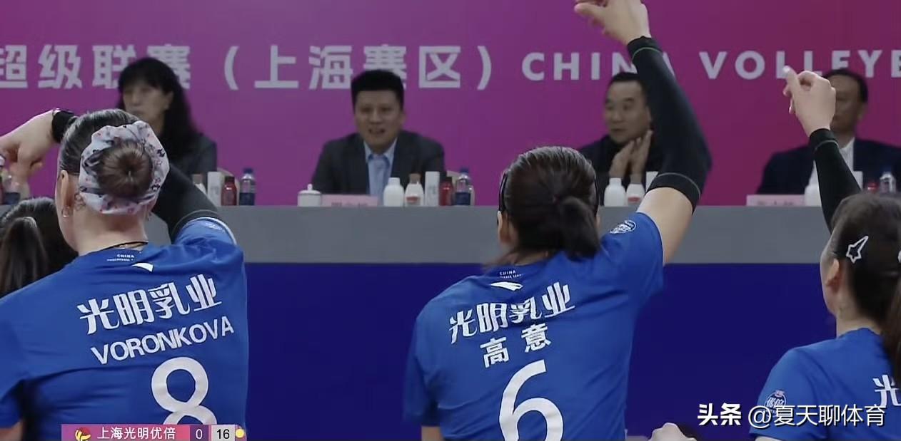 这才是真正的冠亚军决赛啊！撕得可真是激烈，上海女排开局2-7落后啊，没想到能逆转