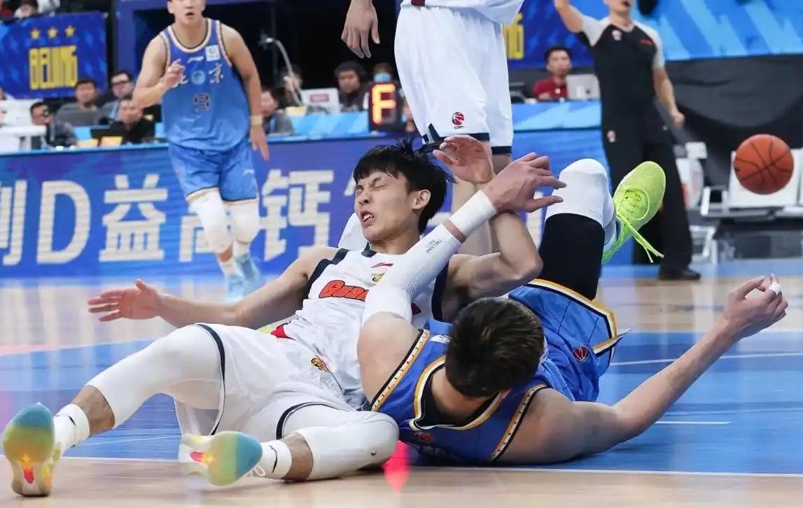 细微之处见人品，周琦让人实在不敢恭维， 赵睿超赞！
       北京胜了。新年