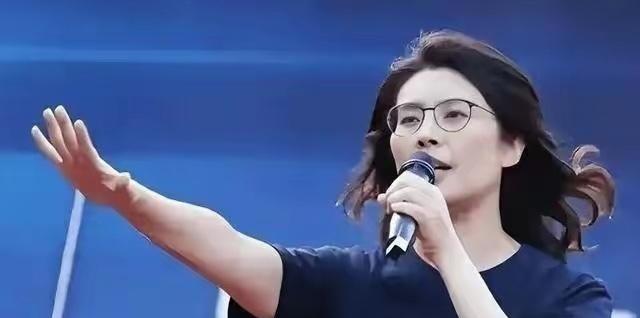 四问郑丽文：一问：郑成功收复台湾时，征求台湾当地人的意见了吗？二问：康熙收复台湾