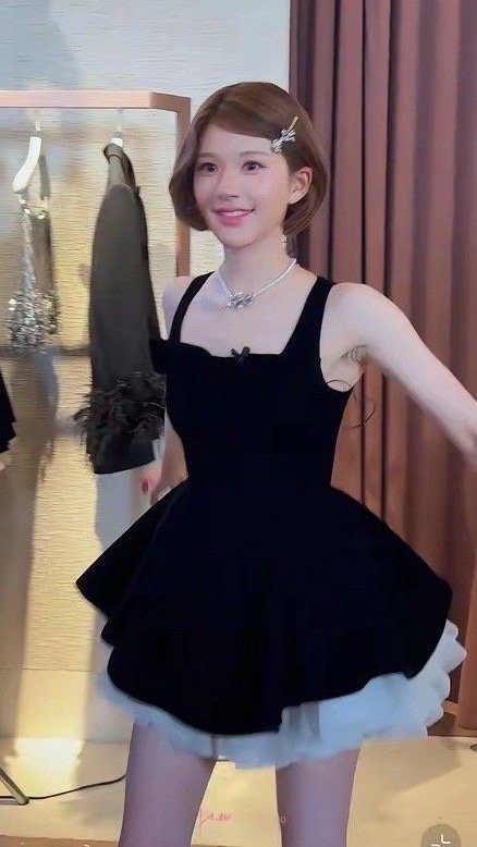 赵露思穿得这件衣服，已经抢断货。明星带货能力不是盖的！ ​​​