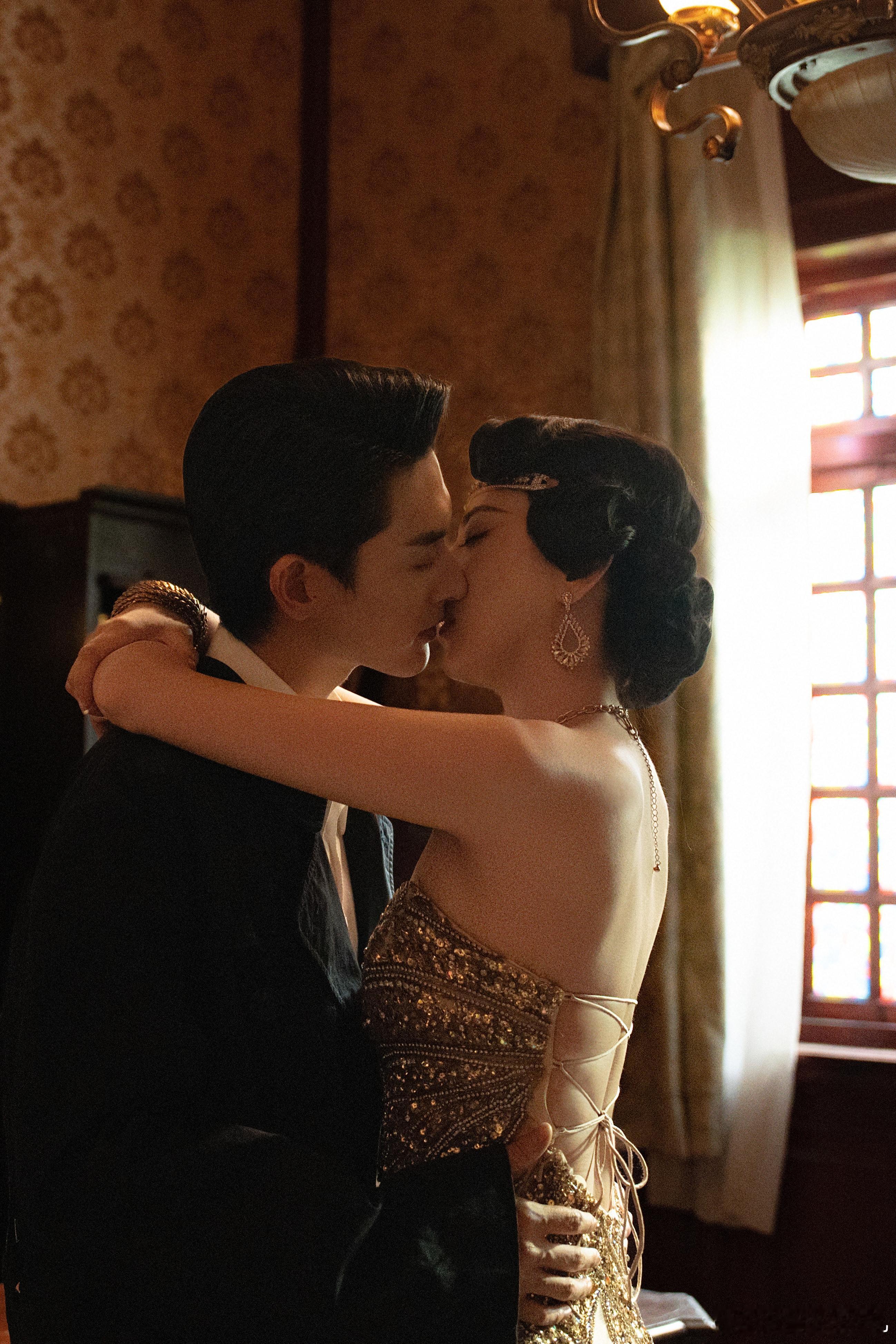 谁家大结局乱成一锅粥了 谁懂这种拉扯感！陈庆明爱到疯魔强吻，媚儿忍痛拒绝，张允和