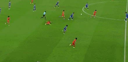 第53分钟，李昊再度救险！大关友翔带球闪出角度低射，李昊将球扑住！U23国足vs