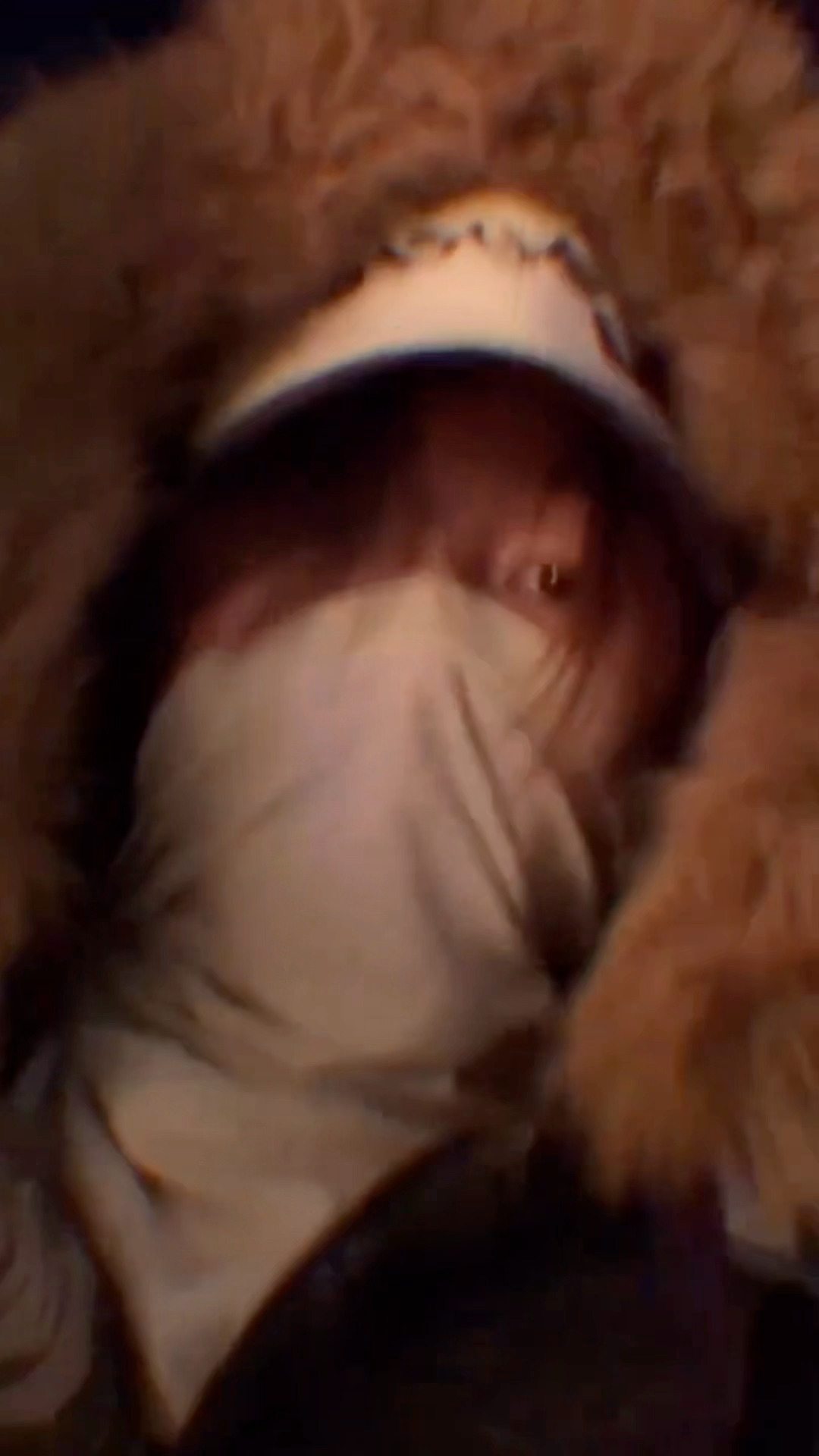 好久不见裹的严严实实毛茸茸的新鲜徐明浩，享受音乐的怕冷小孩