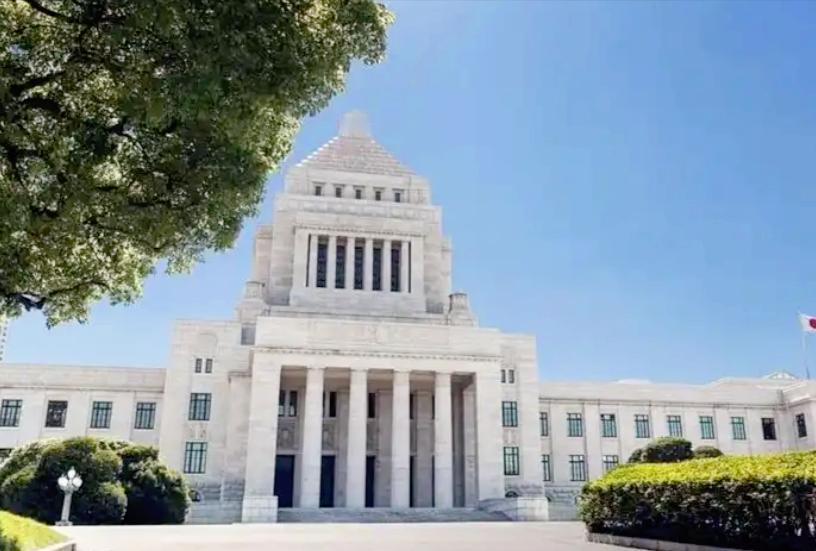 2025年底太不平静了，日本狂砸9万亿日元搞防卫创下历史之最，这相当于人民币40