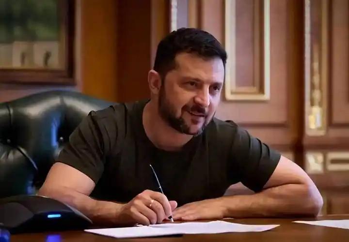 泽连斯基正式宣布

2025年10月31日，乌克兰总统泽连斯基签下新法令，批准将