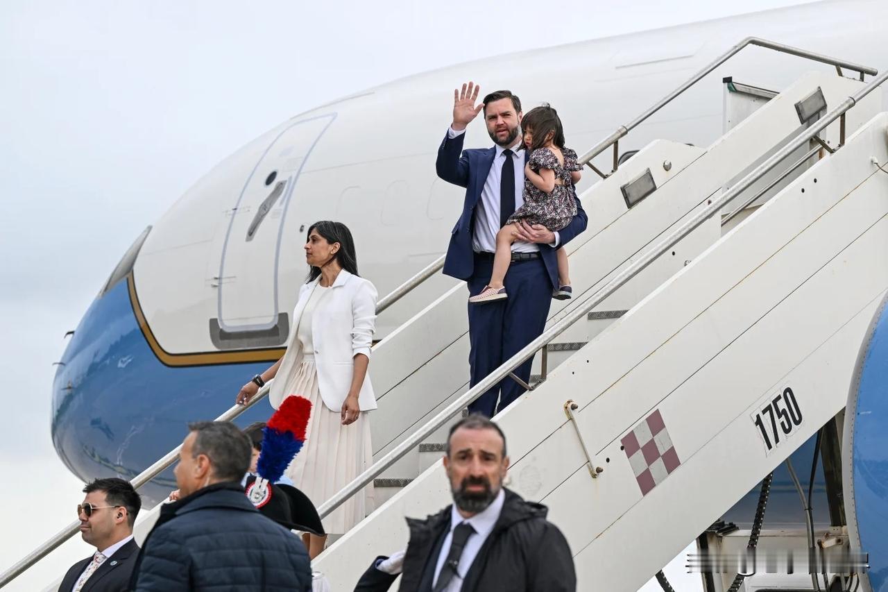 【最新消息：万斯今天将前往意大利参加冬奥会】
华盛顿时间2026年2月4日，美国