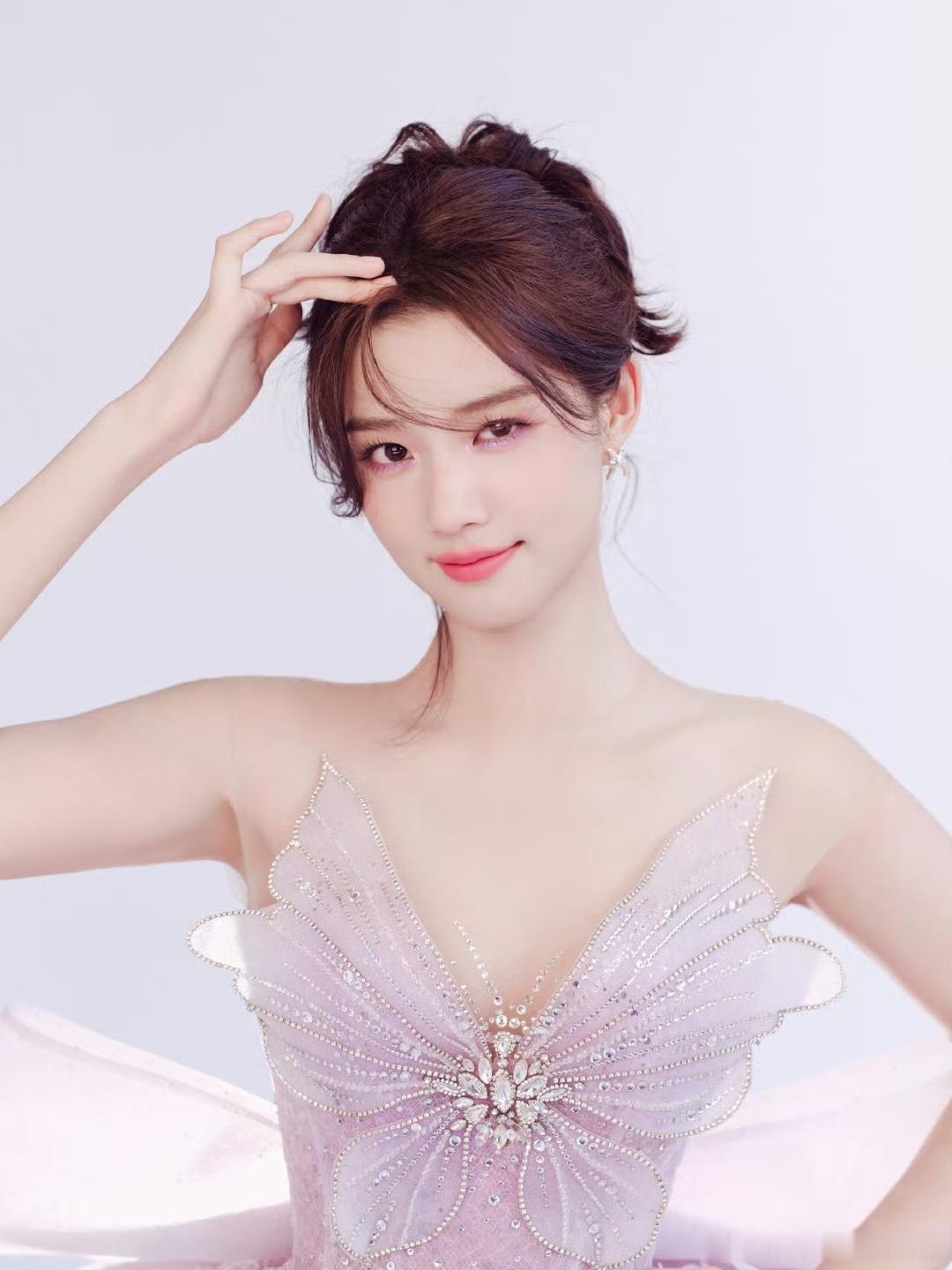 娱乐[超话]卢昱晓26岁记录片卢昱晓26岁生贺图卢昱晓26岁记录片，好好记录噜噜