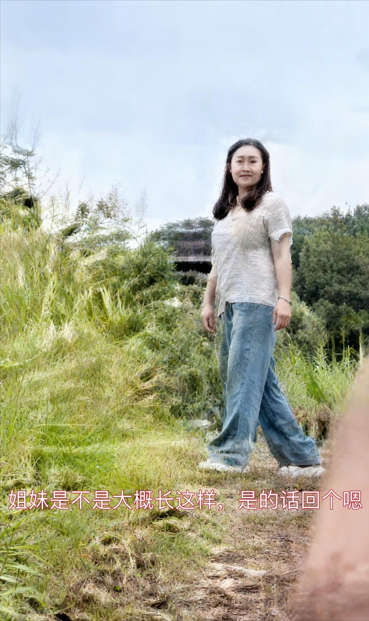 我问我老公小儿娃找的这个订婚的，为什么长得这么得不起眼，跟二妹儿没法比？
他说二