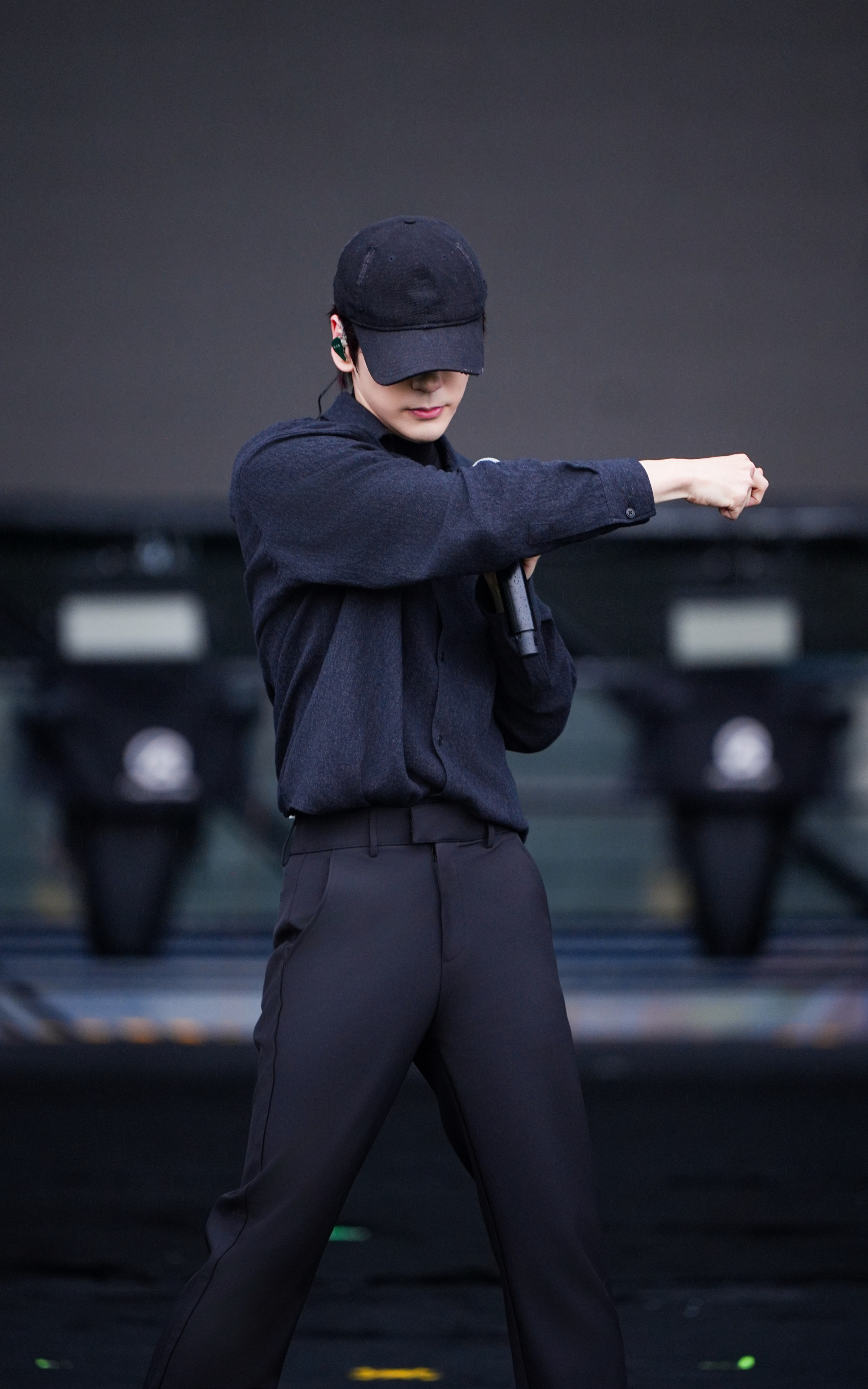 魏哲明魏哲鸣在直播里说自己不刻意立人设，私下什么样就什么样，其实挺让人有好感的。