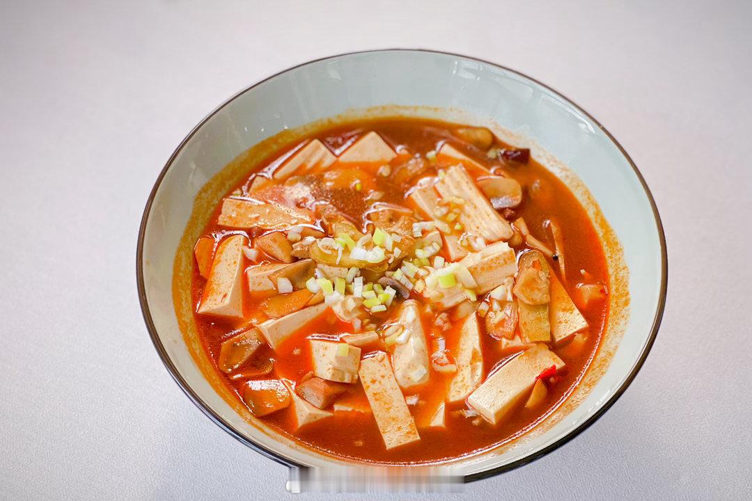 爱家非同食趣 伪减脂餐2332Day周6好调休浑身不舒服来份豆腐，少放了点郫县红