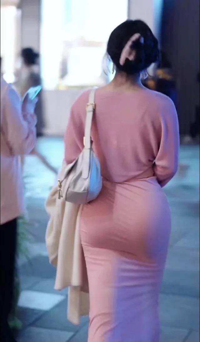 女人要的是感情，男人要的是感觉； 感觉久了会淡，感情久了会深， 女人是感性的，男