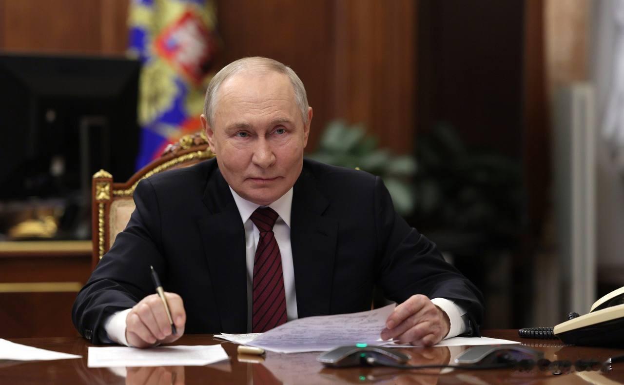 【普京称在特别军事行动区完成任务是献给祖国的新年礼物】

俄罗斯总统普京指出，全