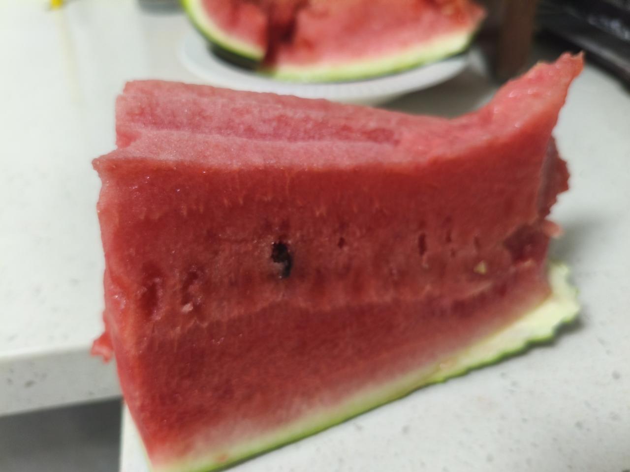 有没有觉得，今年乌鲁木齐西瓜不仅贵（七月中旬了，还是1.5元，以前这个时候都是几