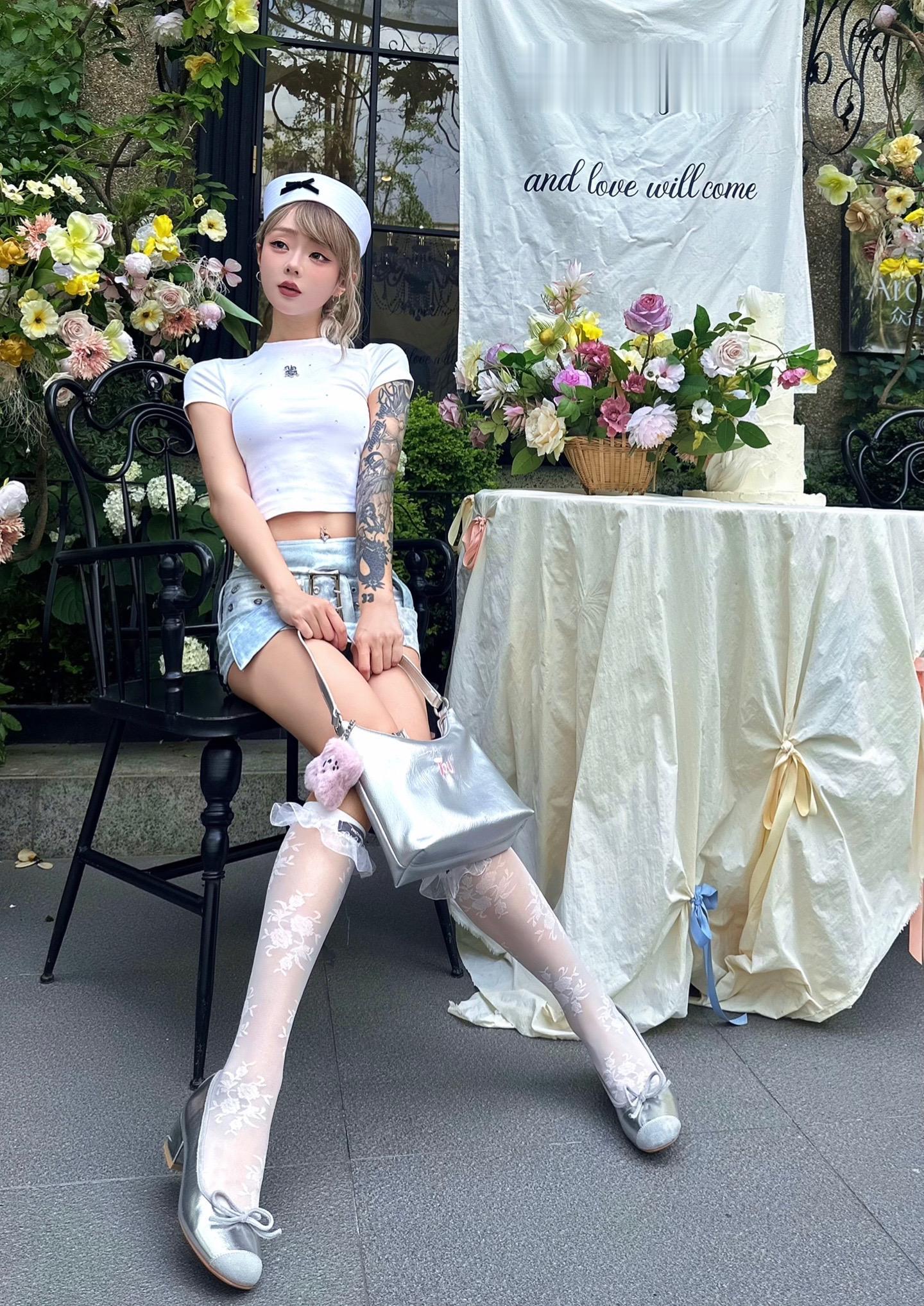 有我这样的女朋友你几点回家。