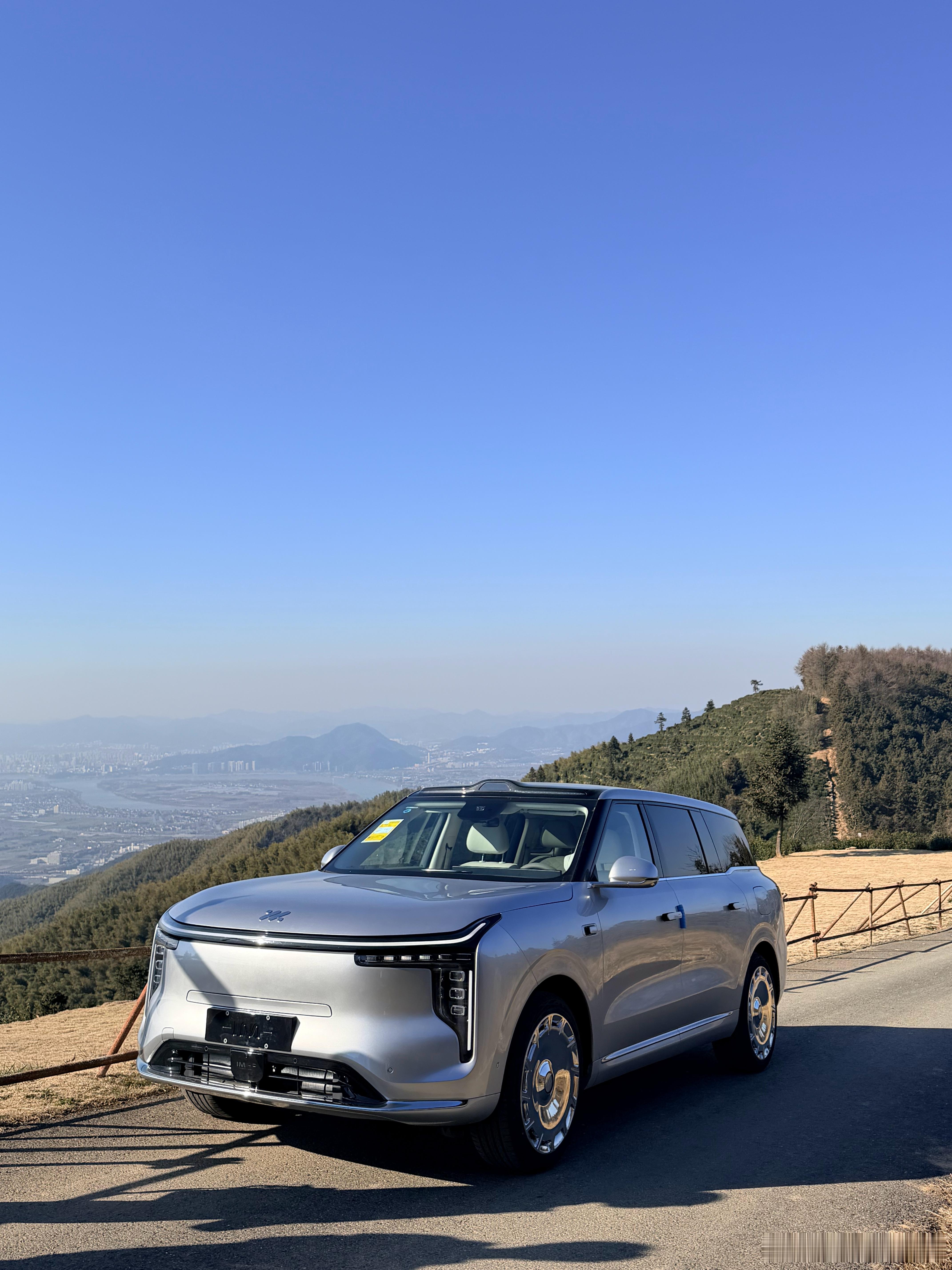 跟工作小伙伴们与智己LS9度过了美好的一天太舒服了！！！ 