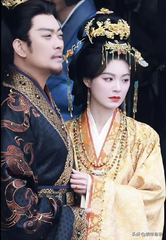 《嫁金钗》黄海冰和毛林林搭档演夫妻，年龄相差二十多岁，不少观众感慨，看着演父女都