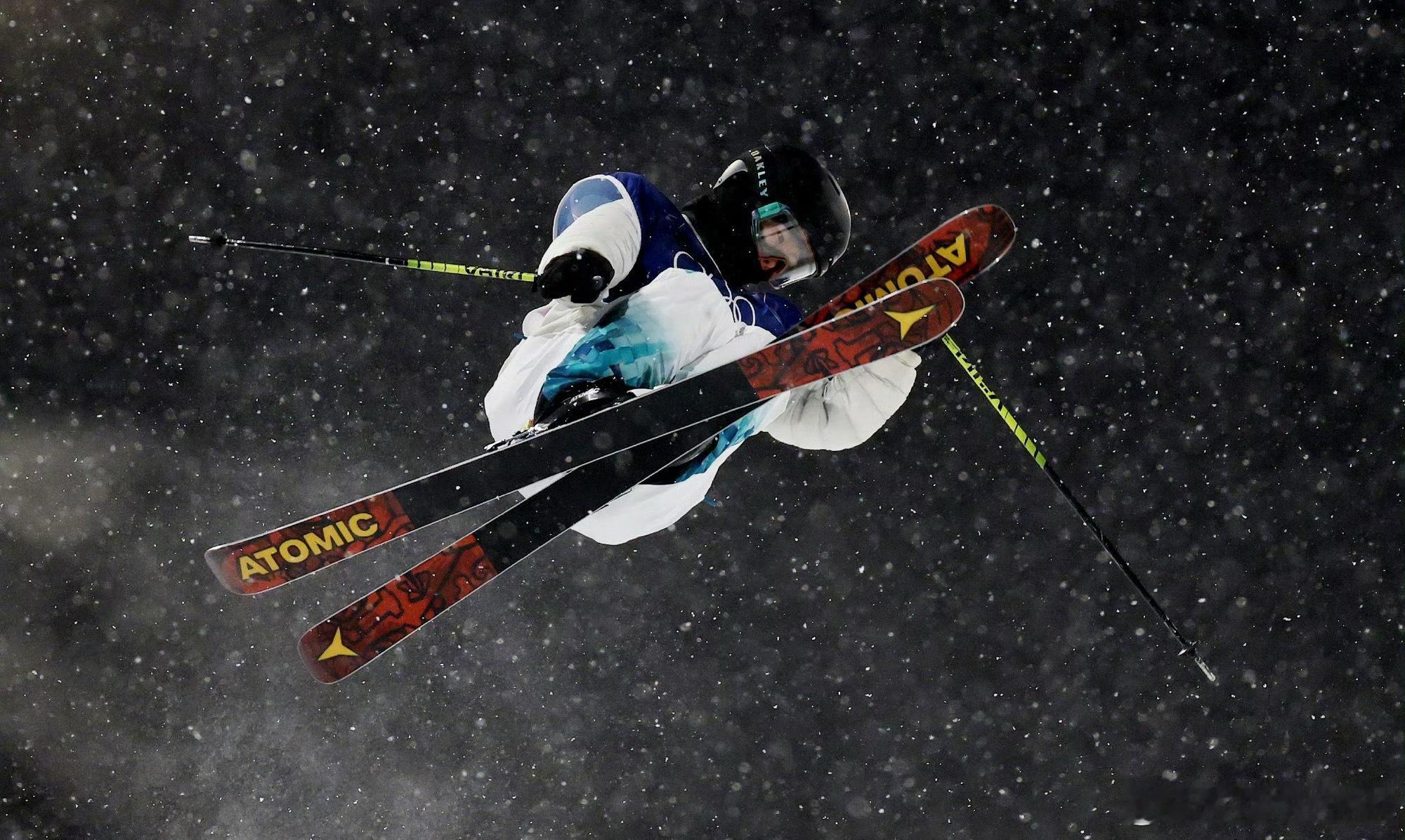 女子U型场地决赛米兰冬奥会自由式滑雪女子U型场地技巧决赛因极端天气两度推迟后，已