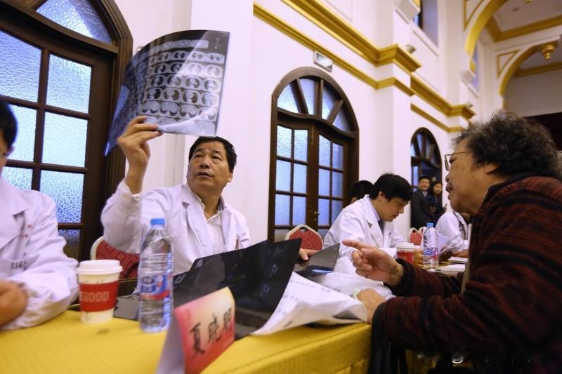 肺癌诊疗已步入“精准时代”！每年11月是国际肺癌关注月，专家研讨显示，国家政策推