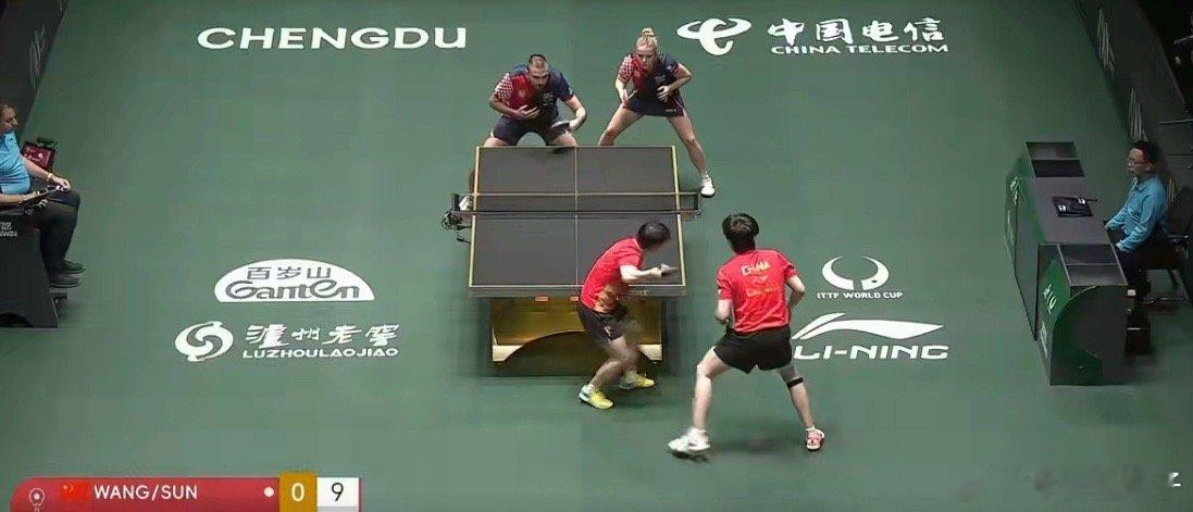 王楚钦险些被球击中面部注意安全