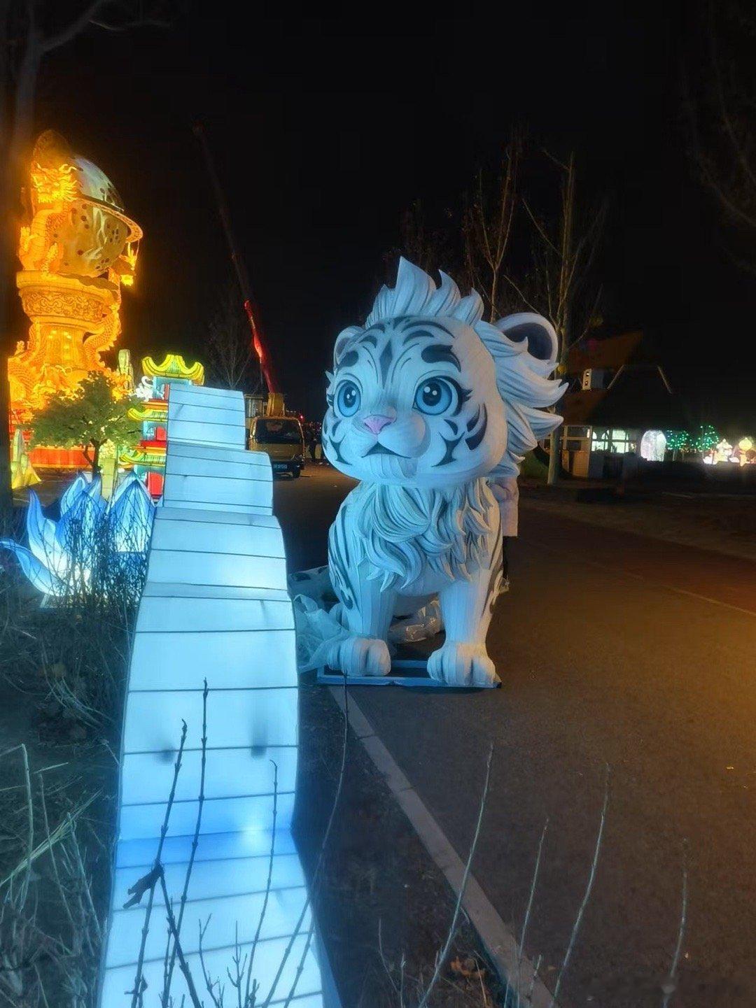 北京千灯夜点亮夜京城  北京千灯夜花灯已经安排就位，今年你想和谁一起跨年呢？ 