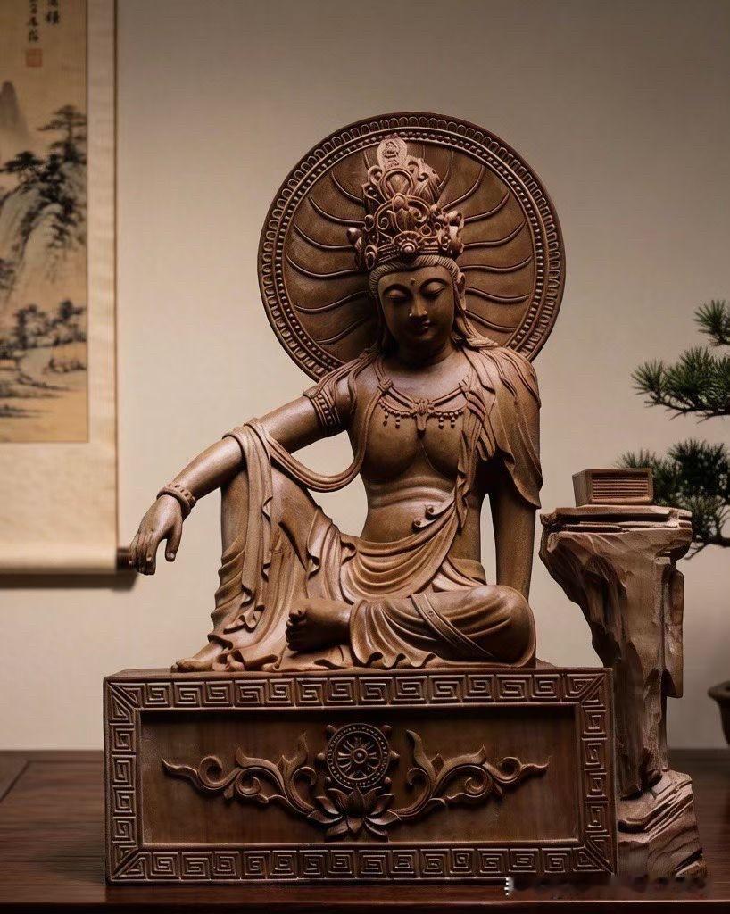 有时候觉得，真正好的观音像，不一定是“庄严感”有多强。

而是你看着它的时候，心