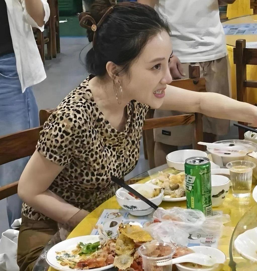 三亚偶遇李小璐，原相机下状态如何 