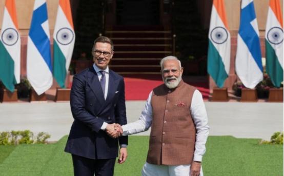 沉默一天后，莫迪扛不住了：就美国击沉伊朗军舰发声
 
莫迪为啥扛不住了？因为印度