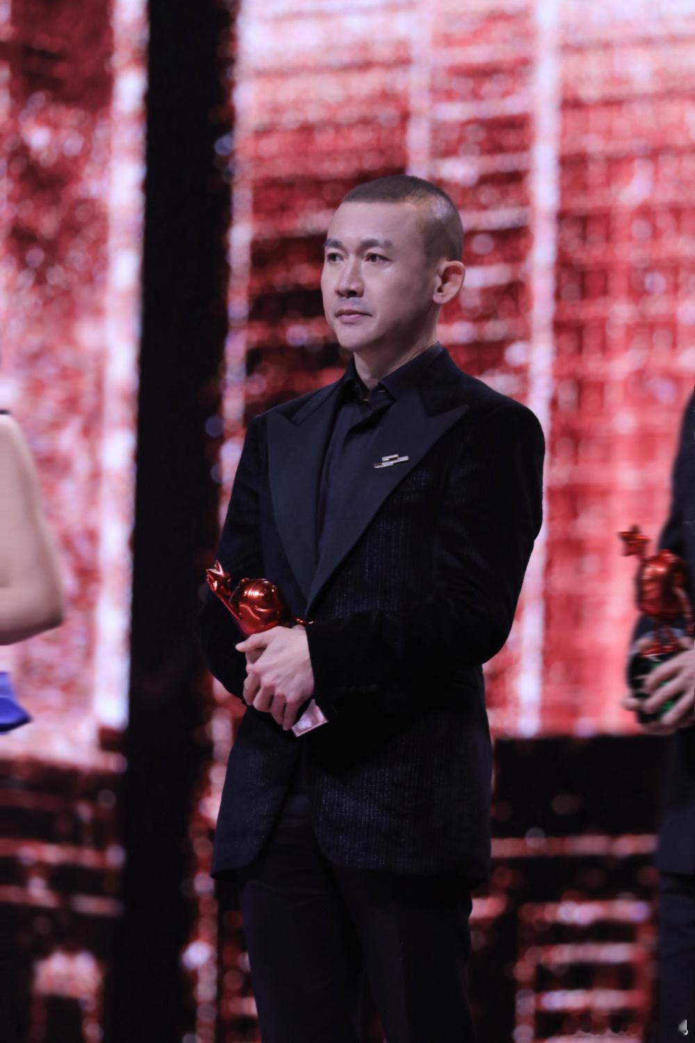 步履不停，塑造更多精彩角色。恭喜欢娱影视演员 荣获 2024爱奇艺尖叫之夜  「
