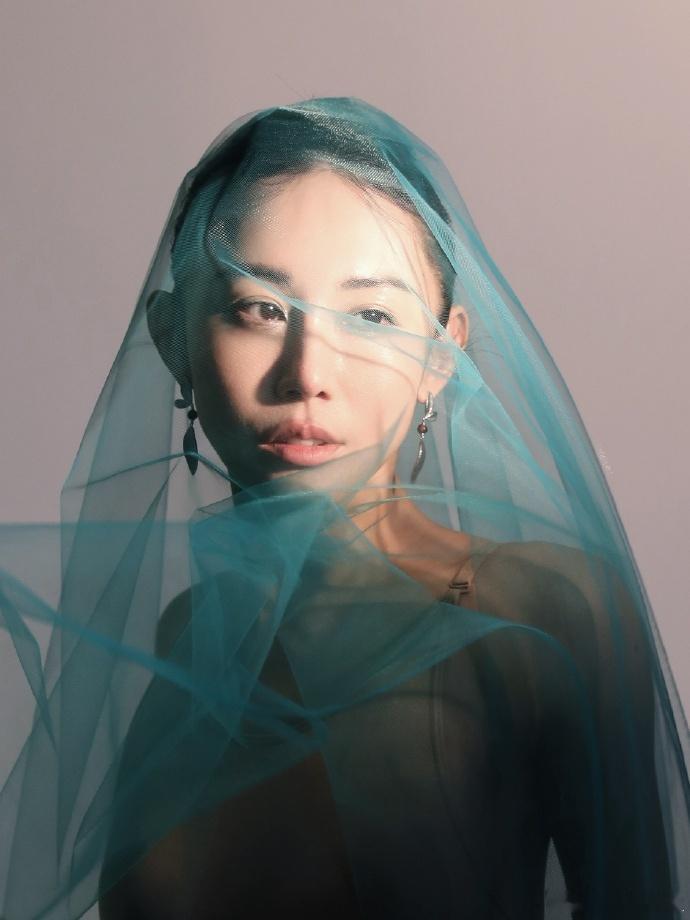 看《幽兰》在春晚舞台绽放光彩，舞蹈灵动，音乐更是扣人心弦。亢竹青老师的音乐创作实